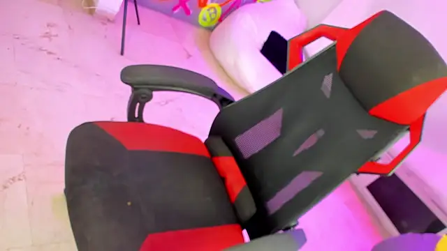 Snapshot of GEANNAROSE chatting on January 25, 10:08 am GEANNAROSE online show from January 25, 10:08 am