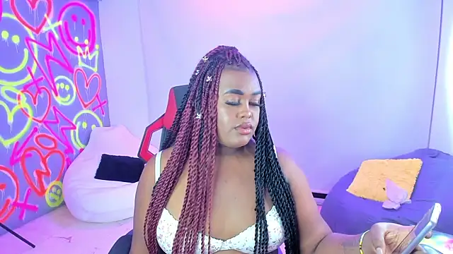 Snapshot of GEANNAROSE chatting on February 1, 5:28 am GEANNAROSE online show from February 1, 5:28 am