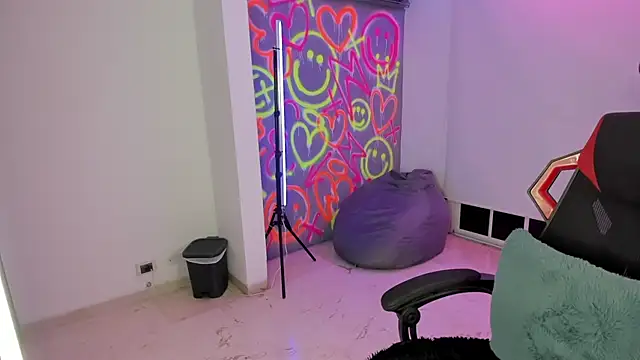 Snapshot of GEANNAROSE chatting on March 9, 2:07 am GEANNAROSE online show from March 9, 2:07 am