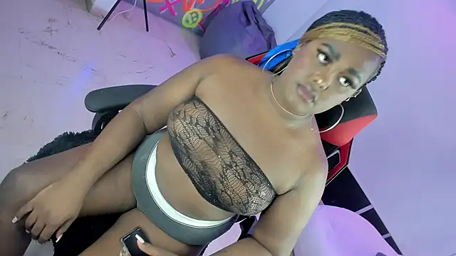 Snapshot of GEANNAROSE chatting on March 12, 9:55 am GEANNAROSE online show from March 12, 9:55 am