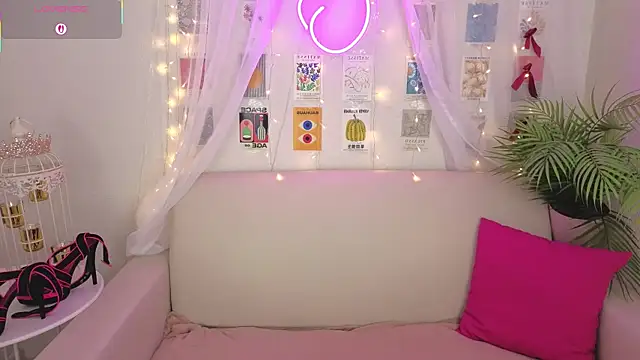 Snapshot of Angel_Nikole chatting on October 3, 1:24 am Angel Nikole online show from October 3, 1:24 am