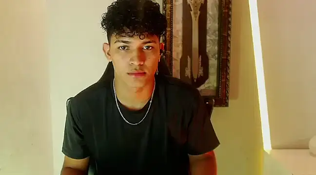jamescurli  online show from January 4, 4:44 am