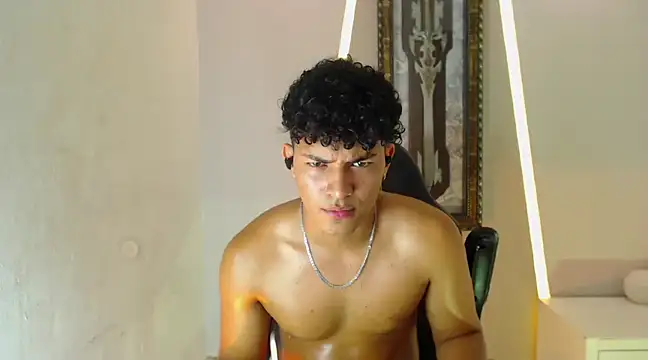 jamescurli  online show from January 6, 8:46 am