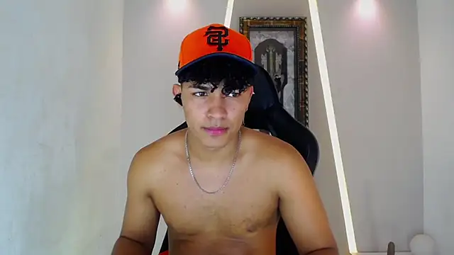jamescurli  online show from January 14, 7:59 am