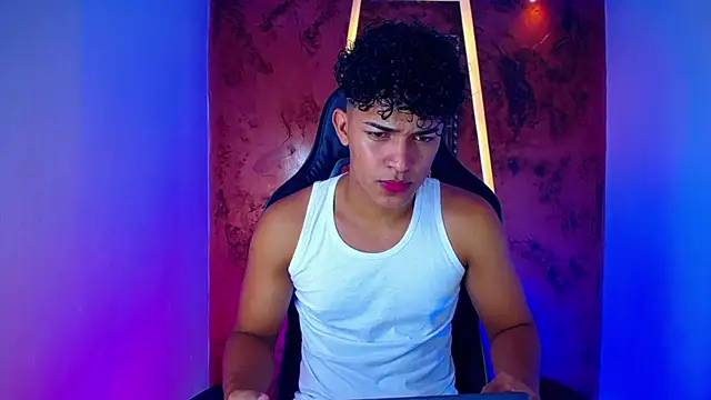 jamescurli  online show from February 21, 3:56 am