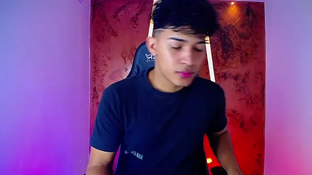 jamescurli  online show from February 23, 4:28 am
