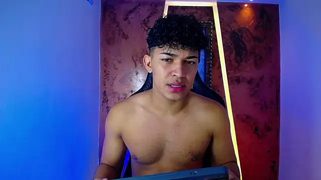 jamescurli  online show from February 24, 4:38 am