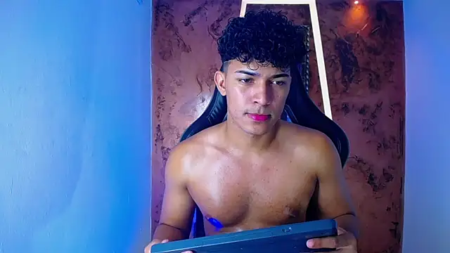 jamescurli  online show from February 24, 7:44 am