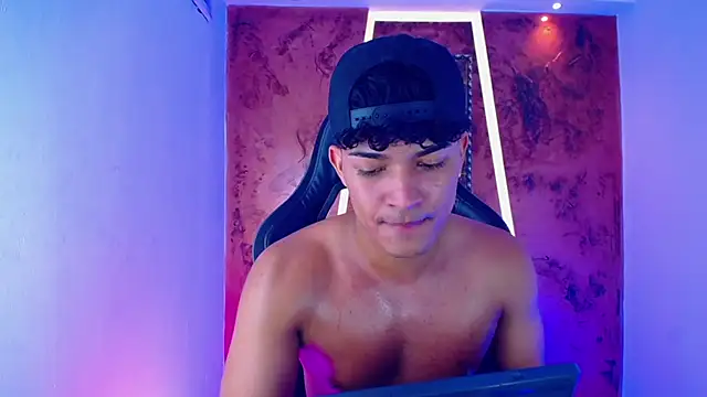 jamescurli  online show from February 25, 10:26 am