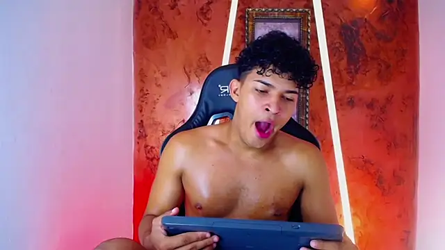 jamescurli  online show from March 2, 4:28 am