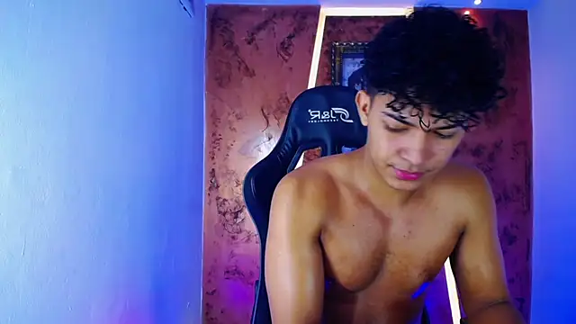 jamescurli  online show from March 3, 5:53 am