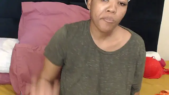 Snapshot of Busty-Londie chatting on September 26, 3:38 pm Busty-Londie online show from September 26, 3:38 pm