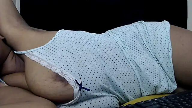 Snapshot of Busty-Londie chatting on October 6, 9:01 pm Busty-Londie online show from October 6, 9:01 pm