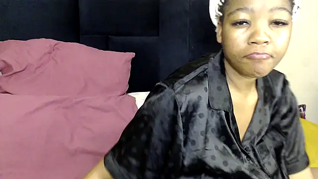 Snapshot of Busty-Londie chatting on October 12, 5:12 pm Busty-Londie online show from October 12, 5:12 pm