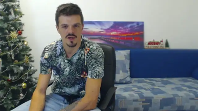 Snapshot of DonyBrown chatting on January 7, 6:27 am DonyBrown online show from January 7, 6:27 am