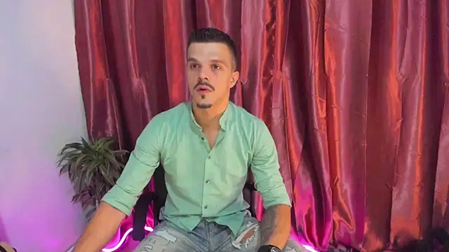 Snapshot of DonyBrown chatting on October 1, 3:34 am DonyBrown online show from October 1, 3:34 am