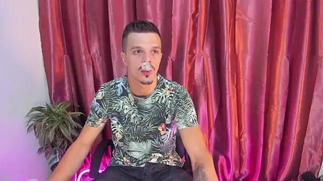 Snapshot of DonyBrown chatting on October 2, 3:57 am DonyBrown online show from October 2, 3:57 am