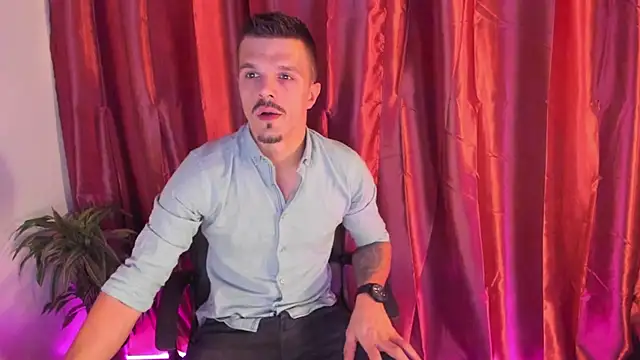 Snapshot of DonyBrown chatting on October 4, 5:33 pm DonyBrown online show from October 4, 5:33 pm