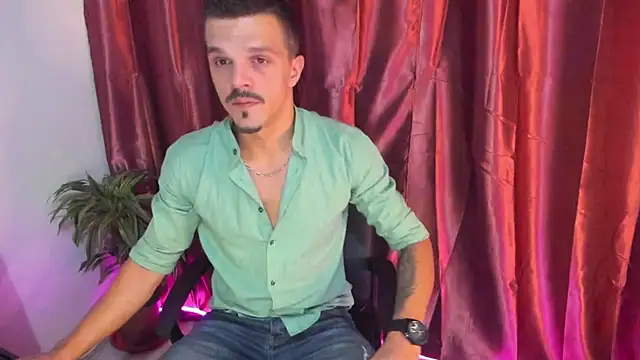 Snapshot of DonyBrown chatting on October 8, 4:43 am DonyBrown online show from October 8, 4:43 am