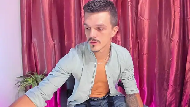 Snapshot of DonyBrown chatting on October 16, 8:43 pm DonyBrown online show from October 16, 8:43 pm