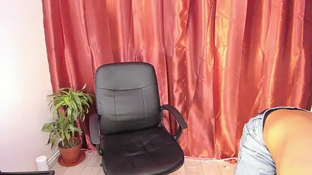 Snapshot of DonyBrown chatting on October 25, 4:53 am DonyBrown online show from October 25, 4:53 am