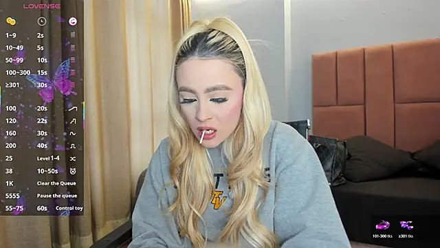 Snapshot of miacarperr1 chatting on April 10, 9:08 pm miacarperr1 online show from April 10, 9:08 pm