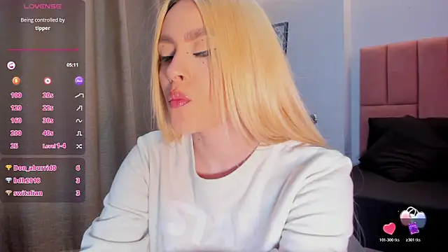 Snapshot of miacarperr1 chatting on April 21, 2:04 am miacarperr1 online show from April 21, 2:04 am