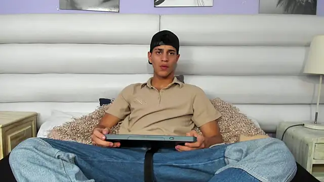 Tyler Rodriguez online show from February 26, 7:38 pm