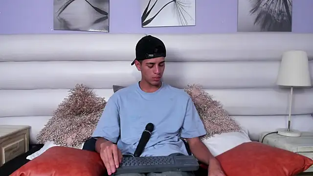 Tyler Rodriguez online show from March 3, 7:49 pm