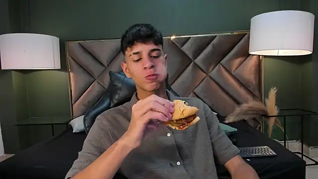 Tyler Rodriguez online show from March 9, 3:22 am
