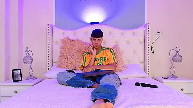 Tyler Rodriguez online show from March 18, 9:21 pm