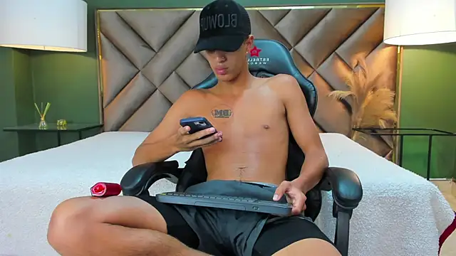 Tyler Rodriguez online show from September 30, 11:10 pm