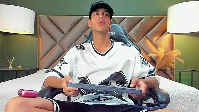 Tyler Rodriguez online show from October 8, 9:56 pm