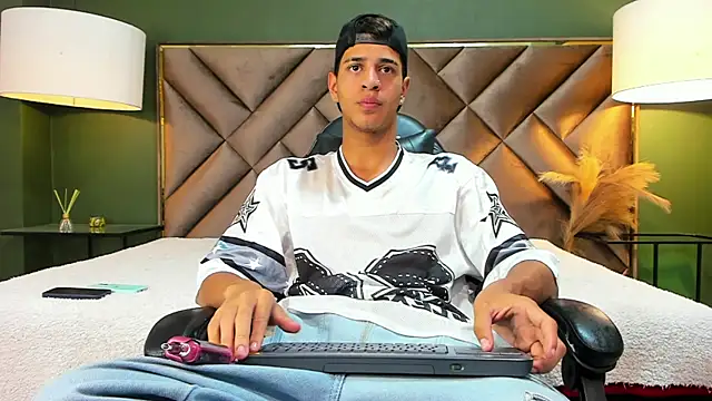 Tyler Rodriguez online show from October 9, 9:02 pm