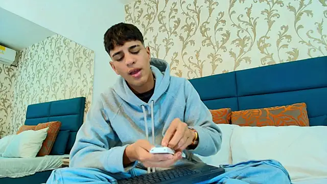 Tyler Rodriguez online show from October 21, 12:00 am