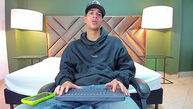 Tyler Rodriguez online show from October 23, 9:57 pm