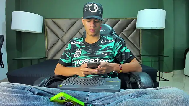 Tyler Rodriguez online show from October 27, 11:41 pm