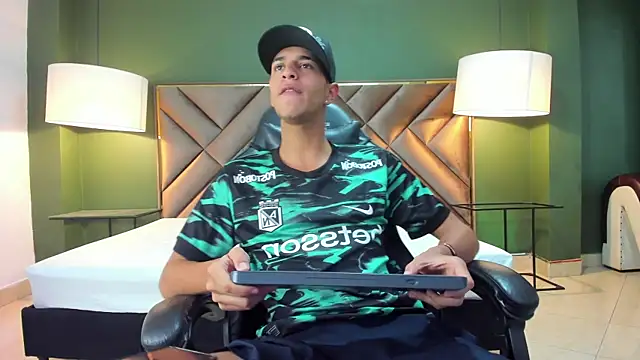 Tyler Rodriguez online show from October 29, 3:31 am