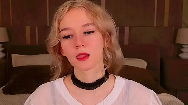 NaomiLoys online show from February 10, 3:24 am