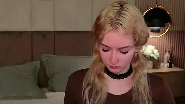 NaomiLoys online show from February 26, 9:37 pm