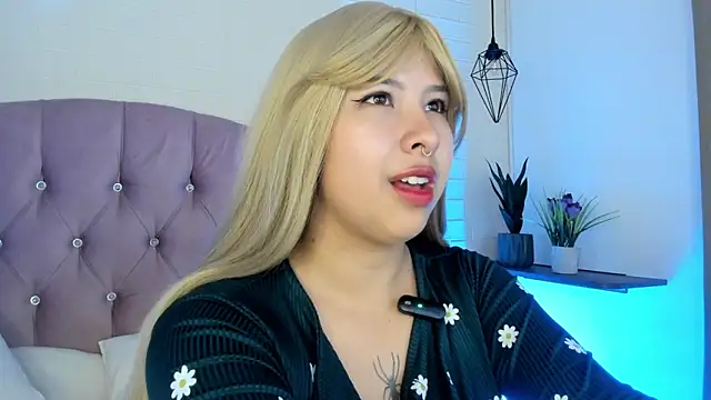 Snapshot of Namiko_Park chatting on December 16, 7:21 pm Namiko Park online show from December 16, 7:21 pm