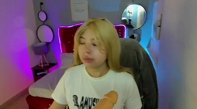 Snapshot of Namiko_Park chatting on February 4, 3:57 pm Namiko Park online show from February 4, 3:57 pm