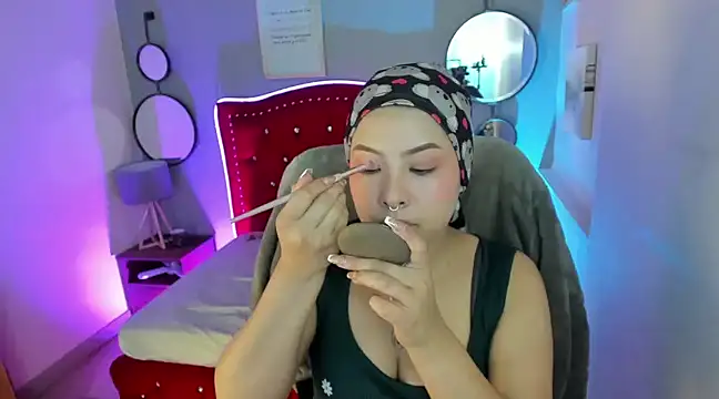 Snapshot of Namiko_Park chatting on February 5, 4:36 pm Namiko Park online show from February 5, 4:36 pm