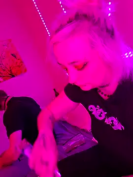 Snapshot of IzanamiNova chatting on February 15, 5:30 am IzanamiNova online show from February 15, 5:30 am