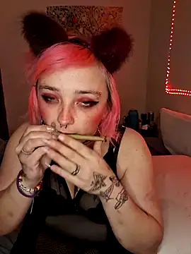 Snapshot of IzanamiNova chatting on March 21, 6:27 am IzanamiNova online show from March 21, 6:27 am