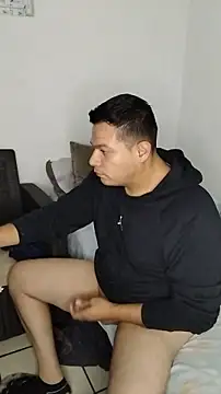 Snapshot of miketripi420 chatting on December 20, 8:32 am miketripi420 online show from December 20, 8:32 am