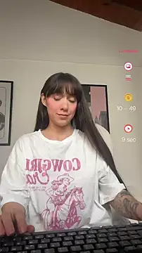 itsemiliasommer online show from December 31, 6:46 pm