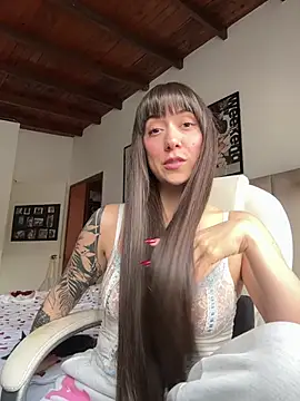 itsemiliasommer online show from February 20, 4:25 pm