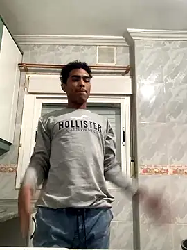 Snapshot of Ryan-hot chatting on December 6, 11:25 pm Ryan-hot online show from December 6, 11:25 pm