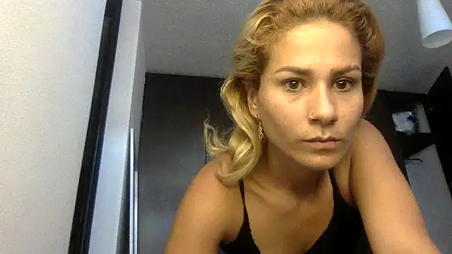 sophiee evanss  online show from November 12, 4:18 pm